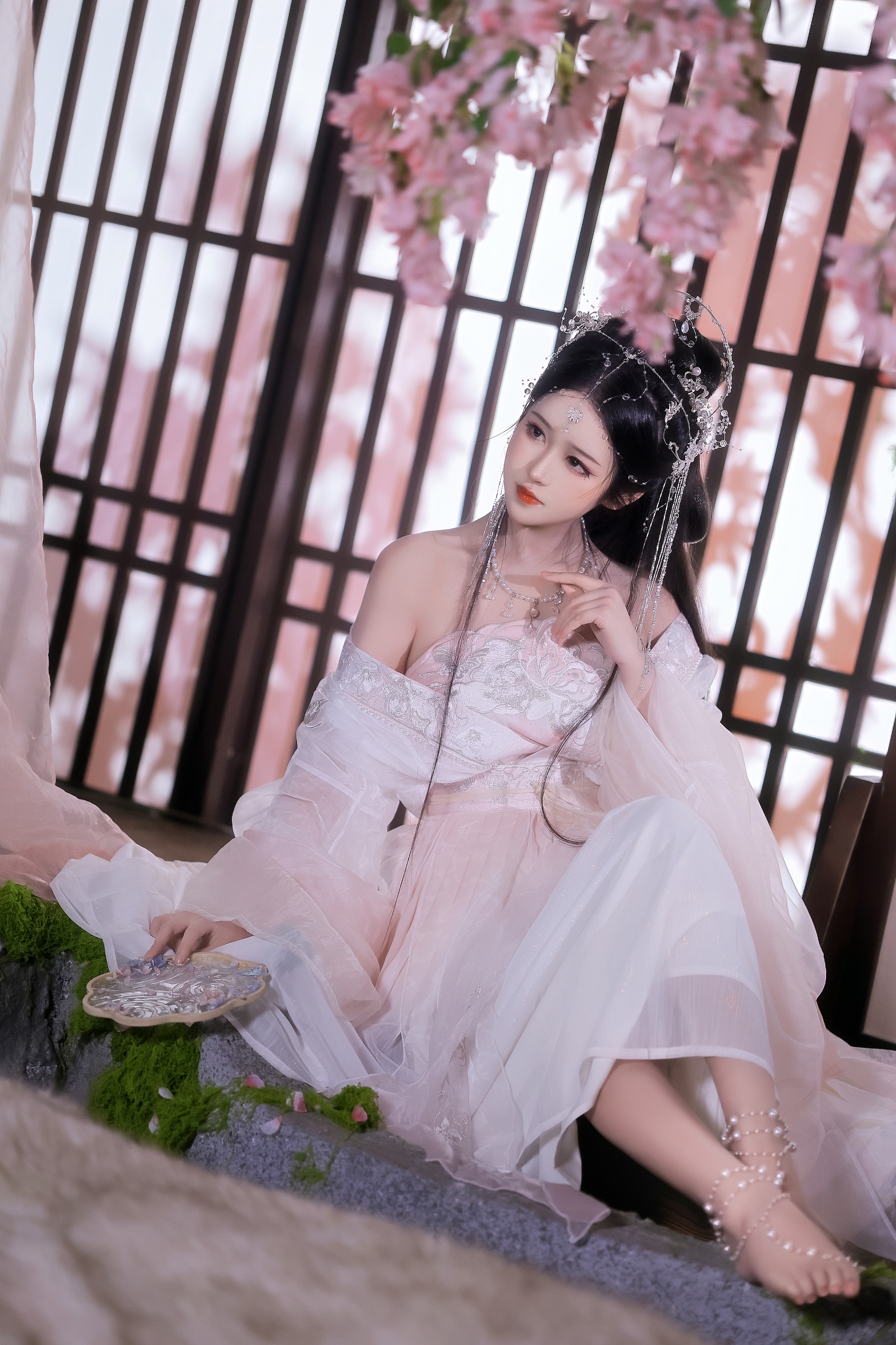 三度_69 - NO.092 小师姐 [81P5V]-XikXak